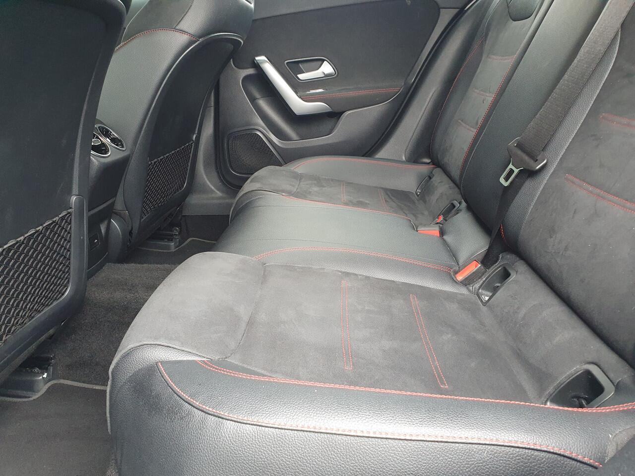 Mercedes-Benz A-KLASSE 180 Business Solution AMG CAMERA/PDC/NAVI/CRUISE/AIRCO/LMV