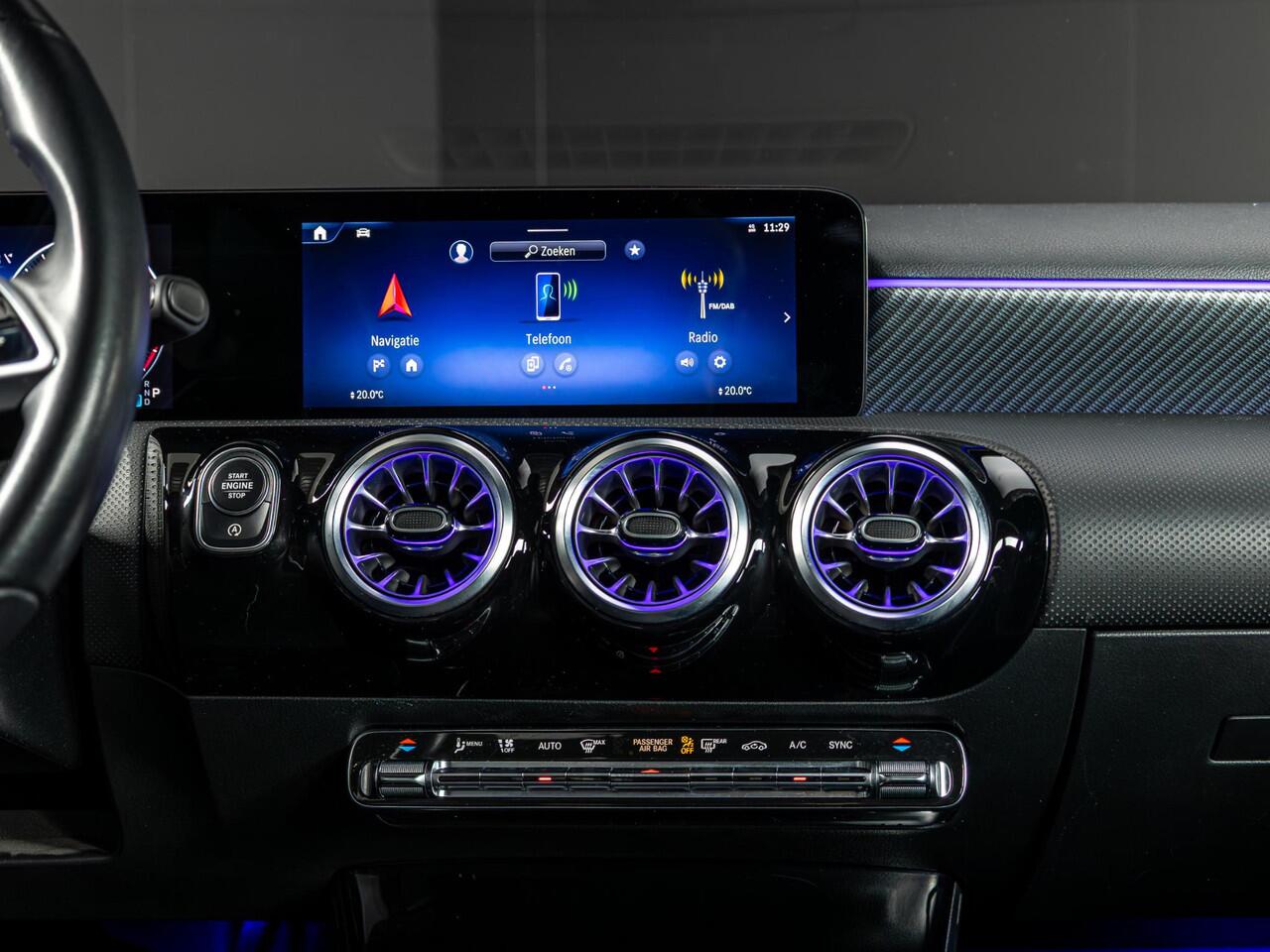 Mercedes-Benz A-KLASSE Hatchback 180 Luxury Line Panorama dak