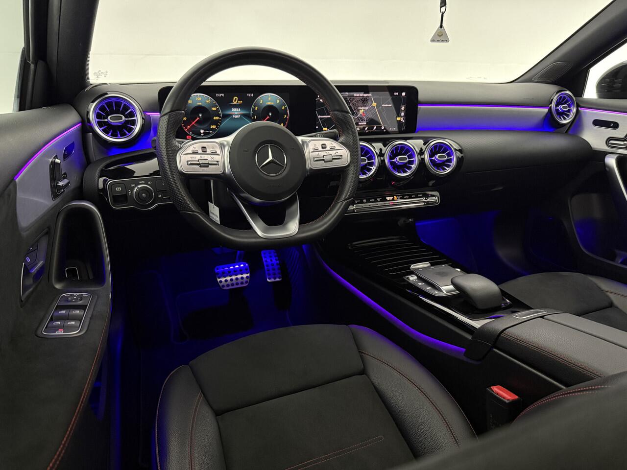 Mercedes-Benz A-KLASSE 200 AMG | Pano | Memory | Sfeer | Virtual | Burmester | Camera | NAP