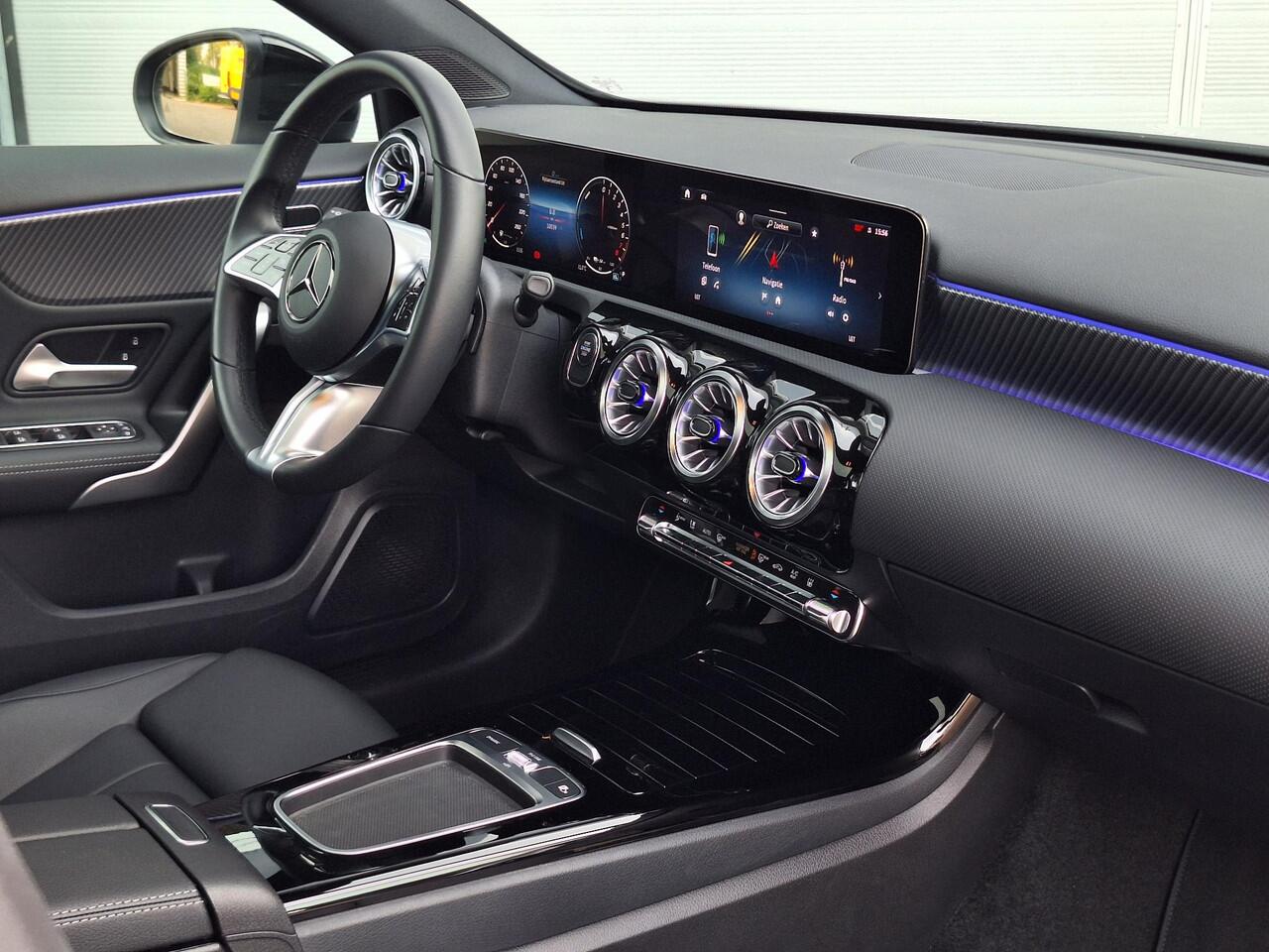Mercedes-Benz A-KLASSE 250 e | Panoramadak | Night Pakket | MULTIBEAM LED Koplampen | Apple CarPlay | Android Auto | Sfeerverlichting | Dodehoekassistentie | Stoelverwarming | Achteruitrijcamera | Elektrisch Inklapbare Buitenspiegels