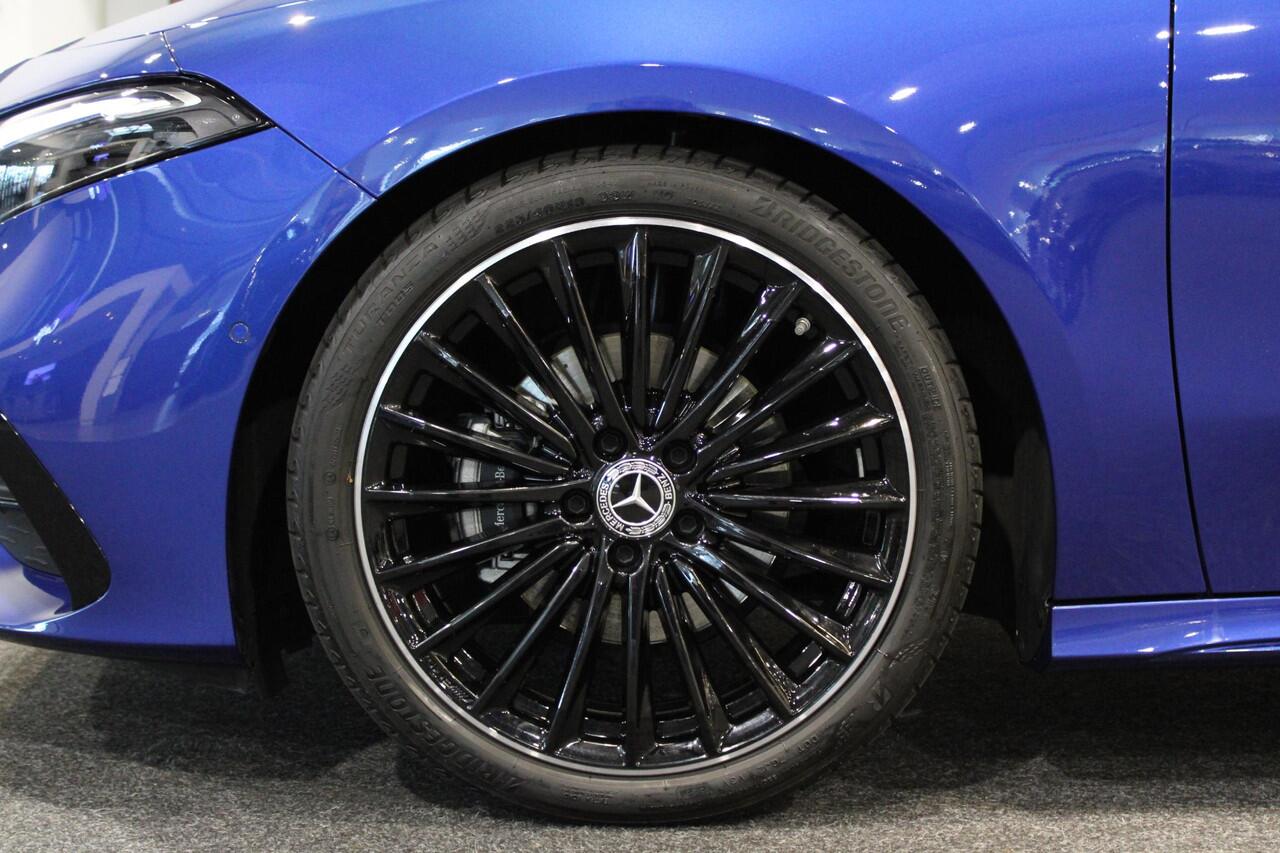 Mercedes-Benz A-KLASSE Hatchback 180 Star Edition AMG Line Panorama dak