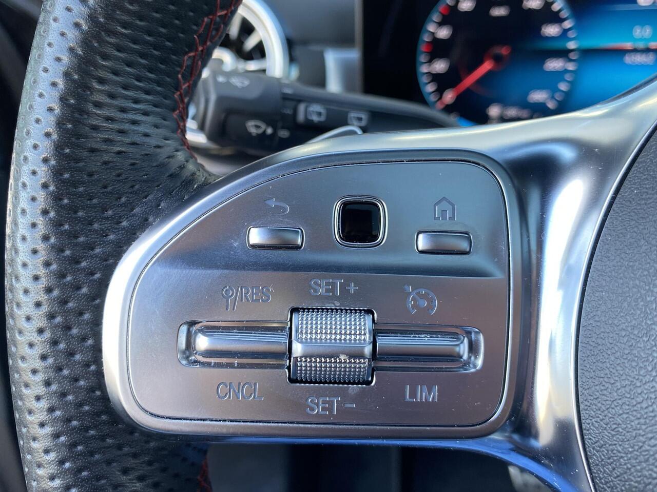 Mercedes-Benz A-KLASSE 180 AMG | Panoramadak | Night Pakket