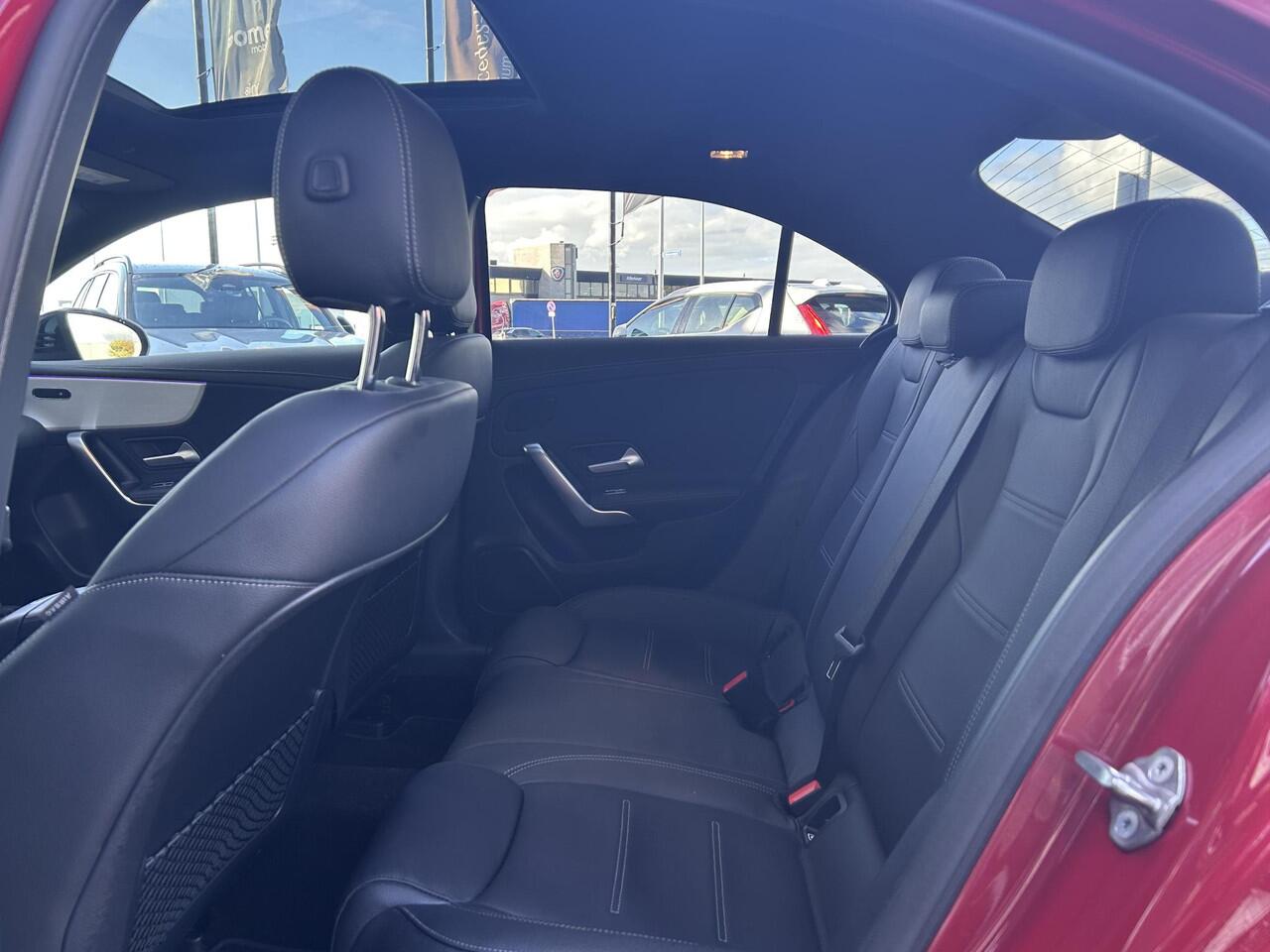 Mercedes-Benz A-KLASSE Limousine 250 e AMG Line | Panoramadak | Stoelverwarming | Cruise Control