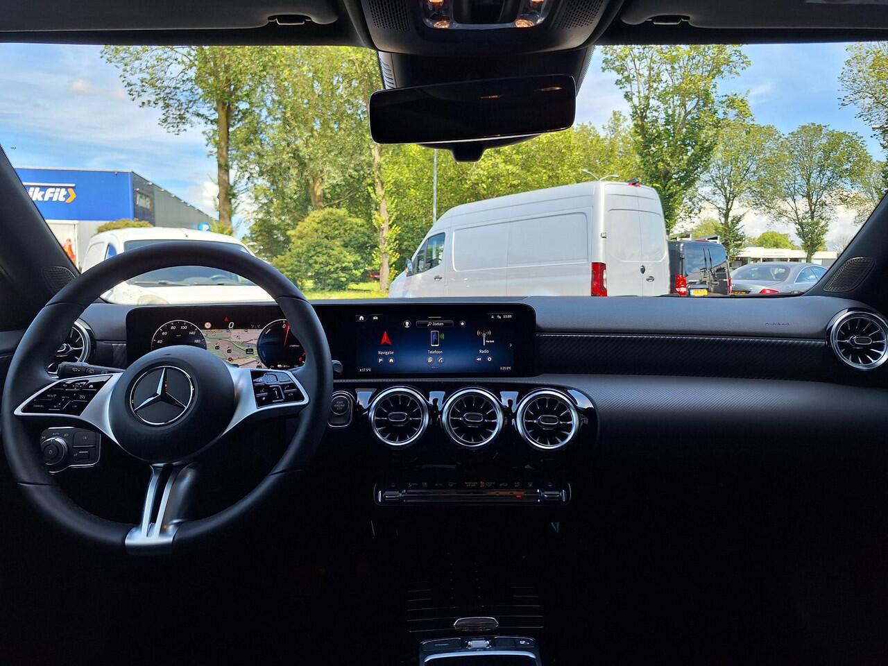 Mercedes-Benz A-KLASSE 250 e Luxury Line | Panoramadak | Dodehoekassistent