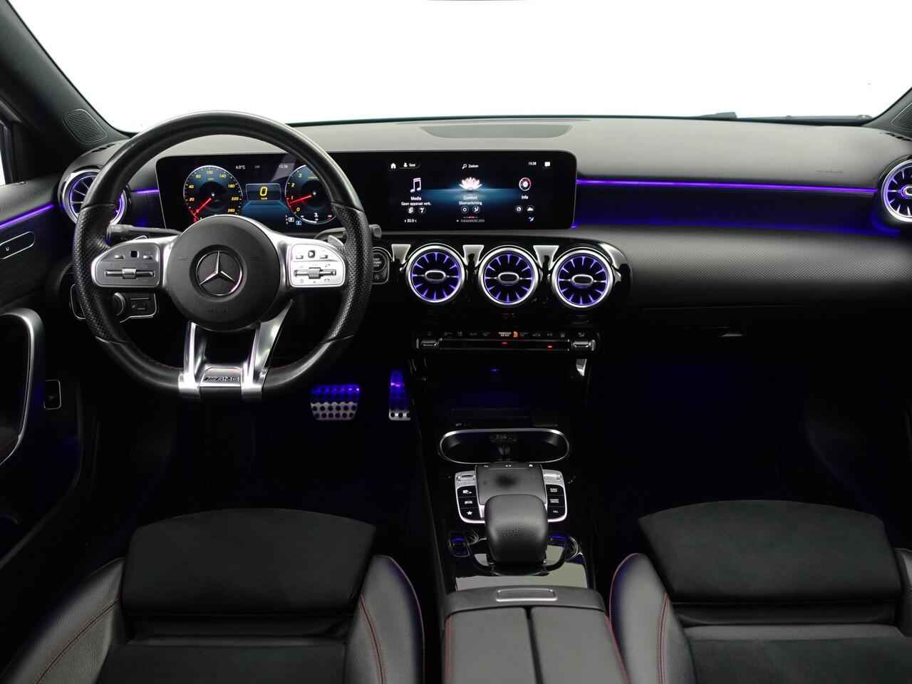 Mercedes-Benz A-KLASSE 250 AMG Premium Plus Aut- Sport Uitlaat, Panoramadak, Sfeereverlichting, Xenon Led, Stoelverwarming