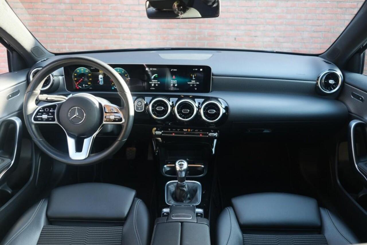 Mercedes-Benz A-KLASSE 180 136pk Business Solution | Widescreen | Climate | Cruise | Camera | Stoelverwarming | PDC