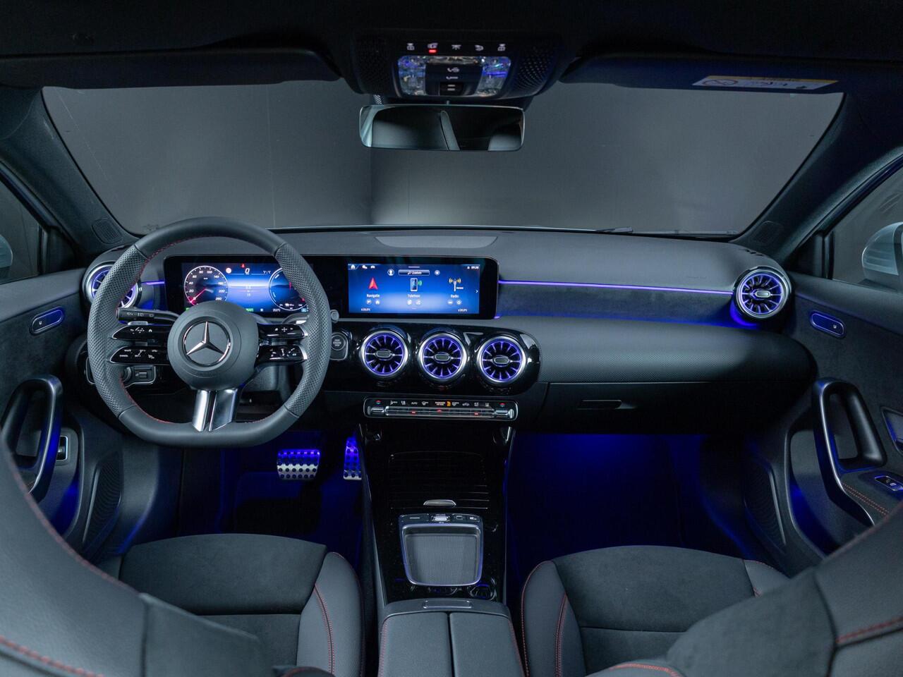 Mercedes-Benz A-KLASSE Hatchback 250 e Business Solution AMG Panorama dak