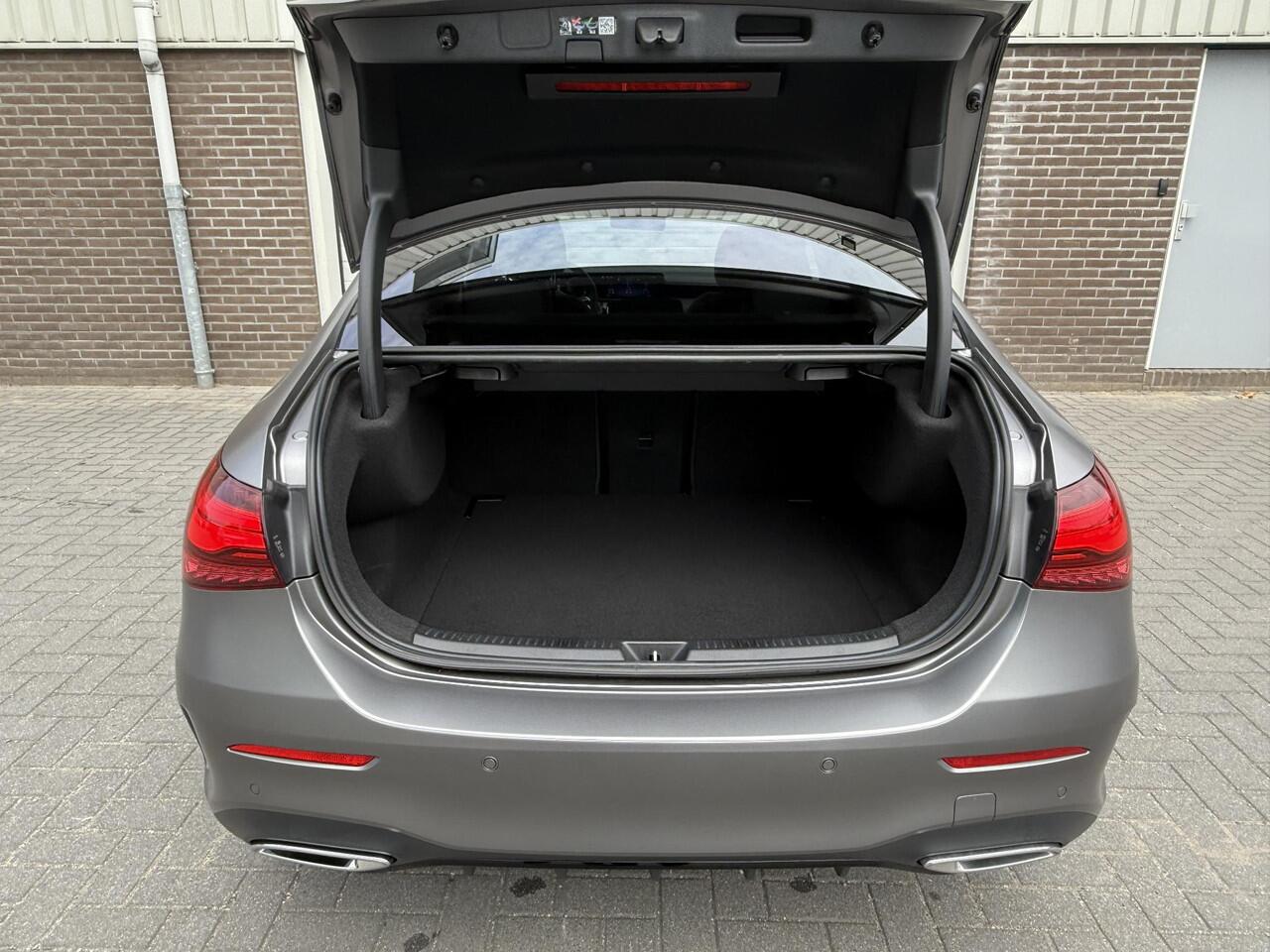 Mercedes-Benz A-KLASSE 180 AMG line | Premium Plus | Panoramadak | HUD |