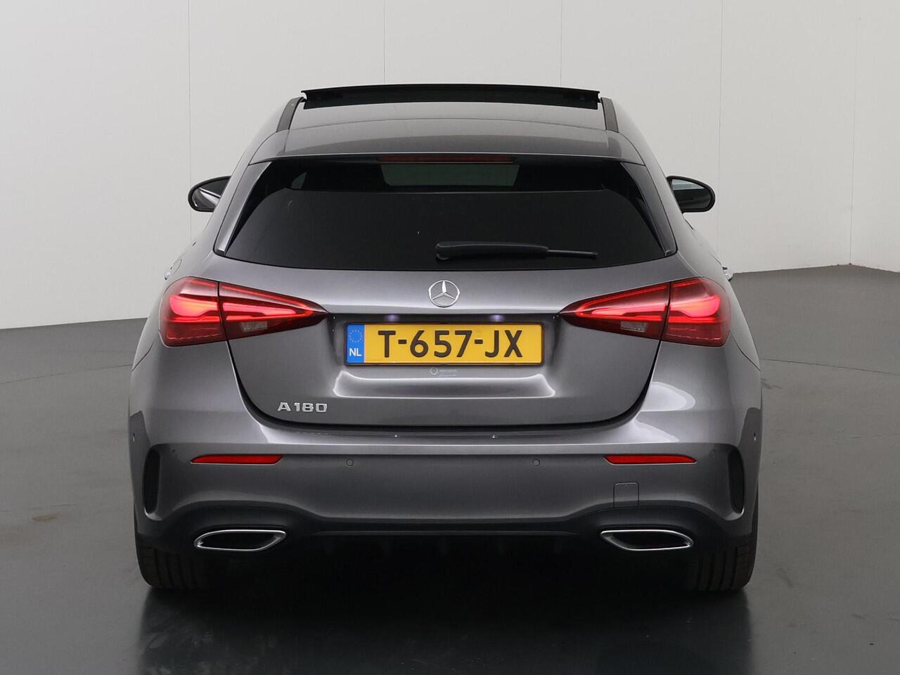 Mercedes-Benz A-KLASSE 180 AMG Line | Panoramadak | Premium pack | Multibeam | Stoelverwarming | Night pakket |