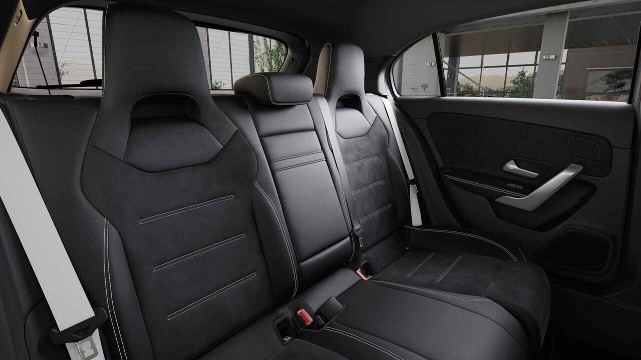 Mercedes-Benz A-KLASSE 180 Business Solution AMG | Panoramaschuifdak | AMG Line Plus | Night | Head-up display | Dodehoekassisten