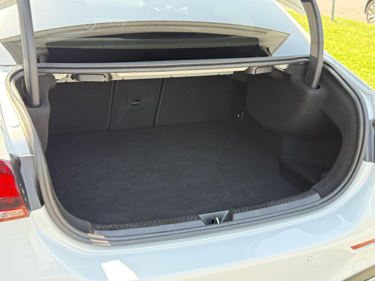 Mercedes-Benz A-KLASSE 250 e Business Solution AMG Camera | Dubbele klok