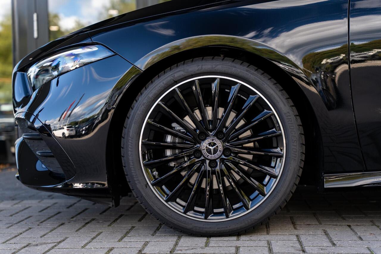 Mercedes-Benz A-KLASSE 180 Business Solution AMG | Panoramaschuifdak | Premium Plus | Nightpakket | 19"Multispaak AMG velgen | Stoelverwarming | 360° camera | Head-up display |