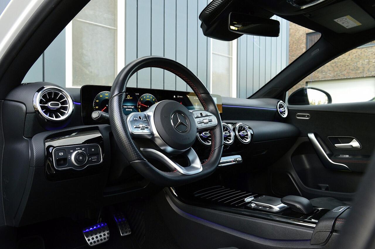 Mercedes-Benz A-KLASSE 250 e Business Solution AMG Limited Rijklaarprijs-Garantie Panorama dak Sfeer Verlichting Navigatie Led Camera