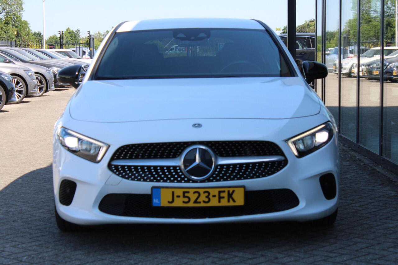 Mercedes-Benz A-KLASSE 180d AUT7 Launch Edition Premium Night LEDER WIDESCREEN CAMERA NAVI 18''