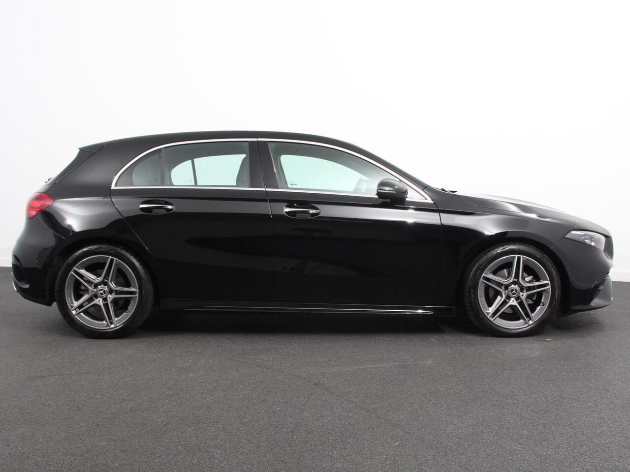 Mercedes-Benz A-KLASSE 200 Automaat AMG Line | Navigatie | Climate control | Camera | Parkeer sensoren | Half Lederen Bekleding | Led | Cruise Control adaptive | LM Velgen | Dab | Led