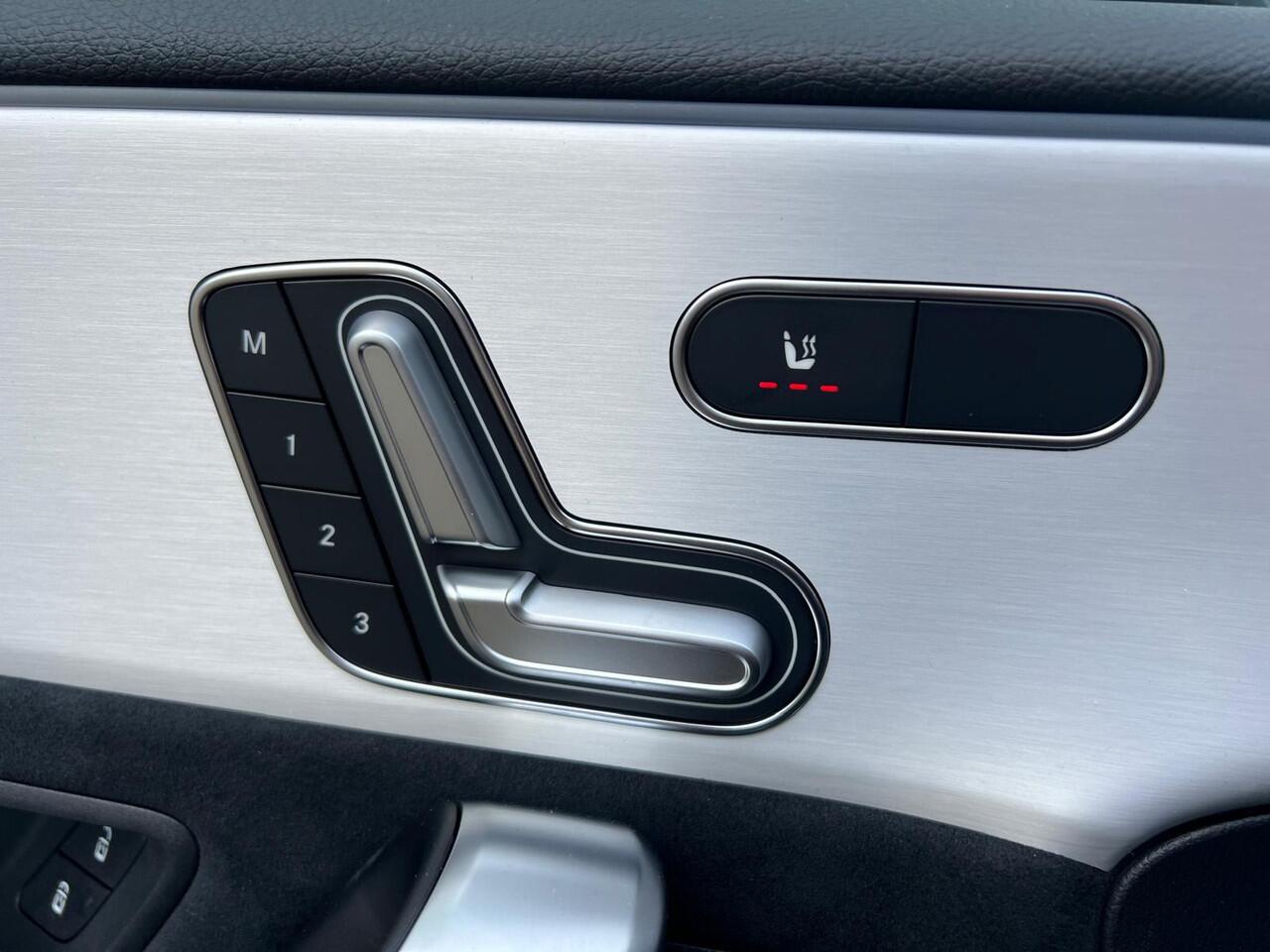 Mercedes-Benz A-KLASSE 200 AMG Line | Panoramadak | Burmester