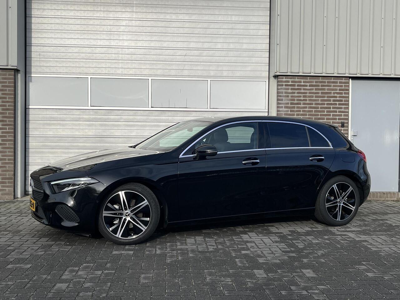 Mercedes-Benz A-KLASSE 180 Star Edition Luxury | Panoramadak | Apple CarPlay | Android Auto | Donkergetint Glas Achter | Sfeerverlichting | Stoelverwarming | Achteruitrijcamera | Parkeersensoren | Elektrisch Inklapbare Buitenspiegels