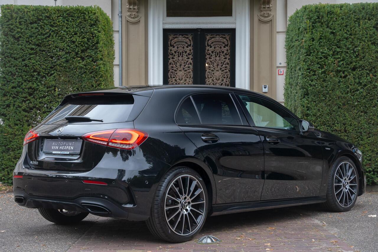 Mercedes-Benz A-KLASSE 250 AMG Edition ADAPTIVE | CARPLAY | CAMERA | AMBIANT | 19 INCH