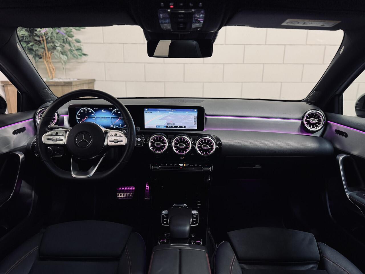 Mercedes-Benz A-KLASSE 200 AMG Night | Panorama | Multibeam | Sfeer