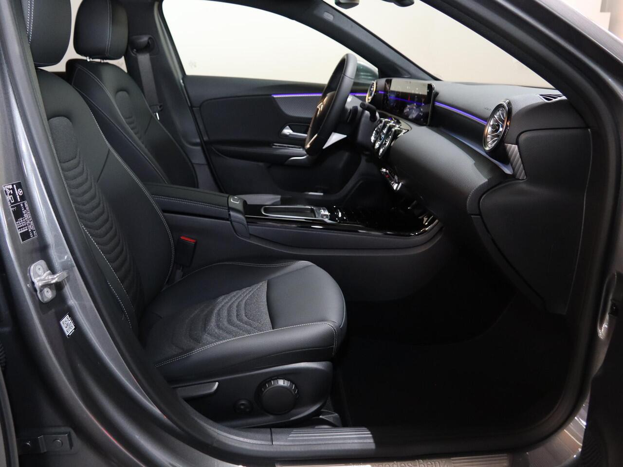 Mercedes-Benz A-KLASSE 180 Luxury Line | Achteruitrijcamera | LED-koplampen | Dodehoekassistent