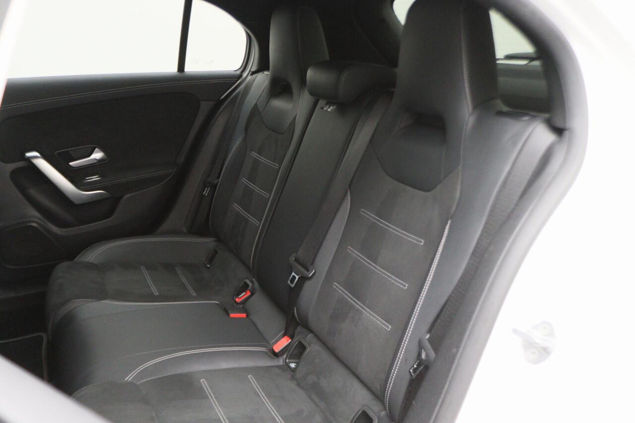 Mercedes-Benz A-KLASSE 250 e Business Solution AMG Limited Camera, Sfeerverlichting, Apple Carplay, LED, Cruise, PDC