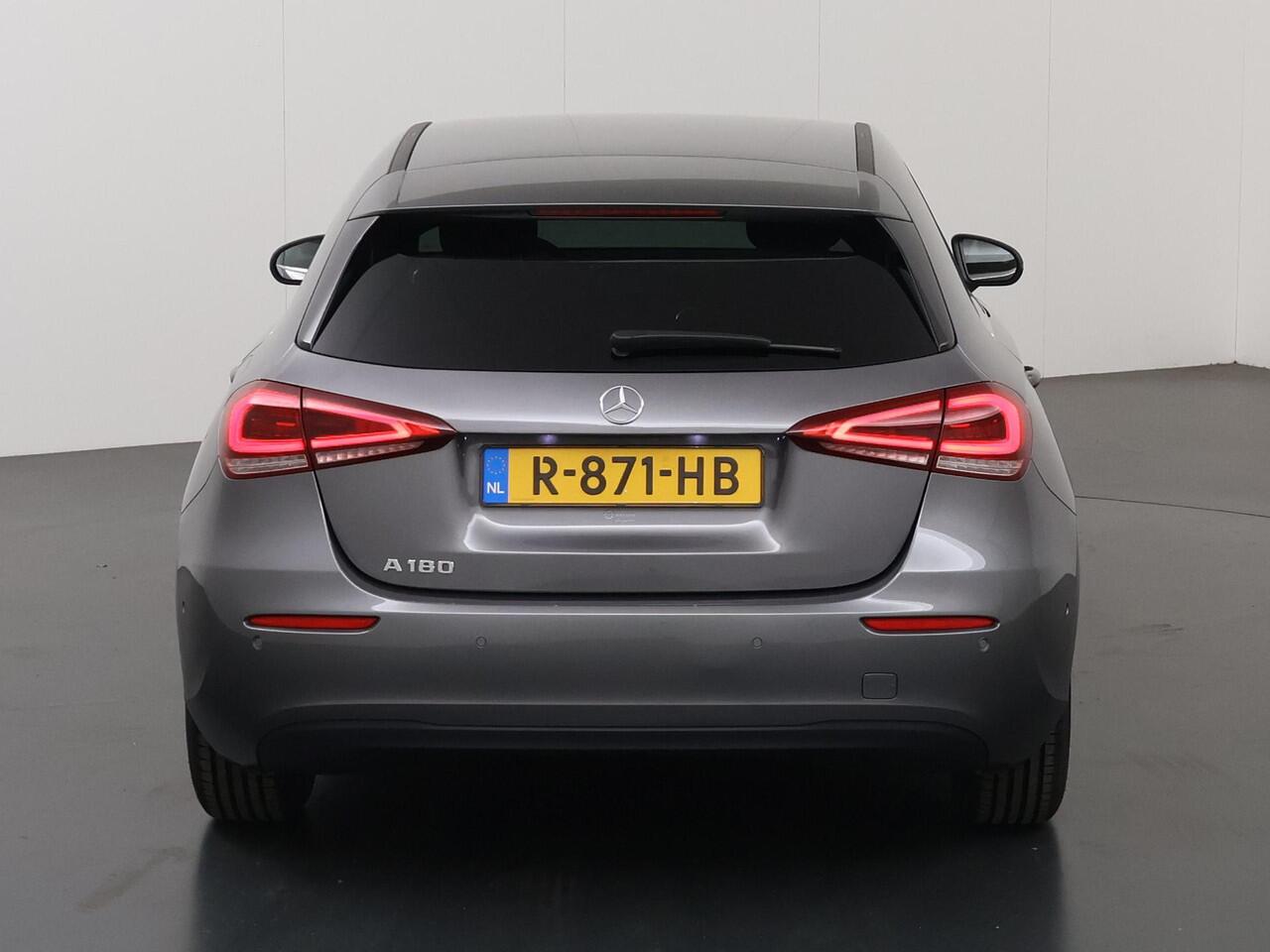 Mercedes-Benz A-KLASSE 180 Business Line | Apple carplay | Widescreen | Achteruitrijcamera | LED | Stoelverwarming |