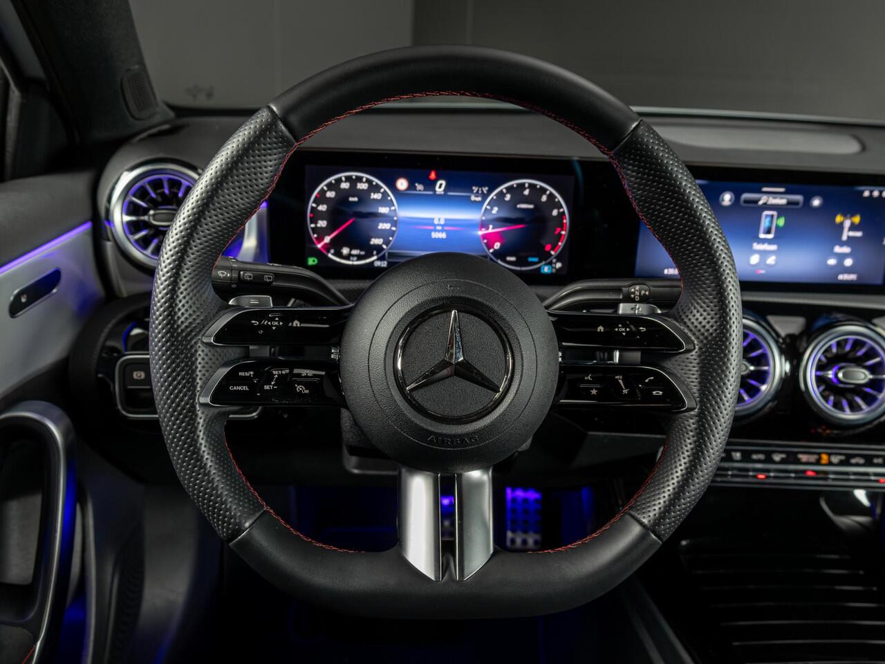 Mercedes-Benz A-KLASSE Hatchback 180 Star Edition Panorama dak