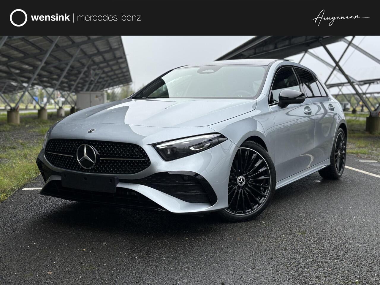 Mercedes-Benz A-KLASSE 180 Business Solution AMG | Night | Panoramaschuifdak | Achteruitrijcamera | Sfeerverlichting | MULTIBEAM LED | 19 inch AMG-velgen |