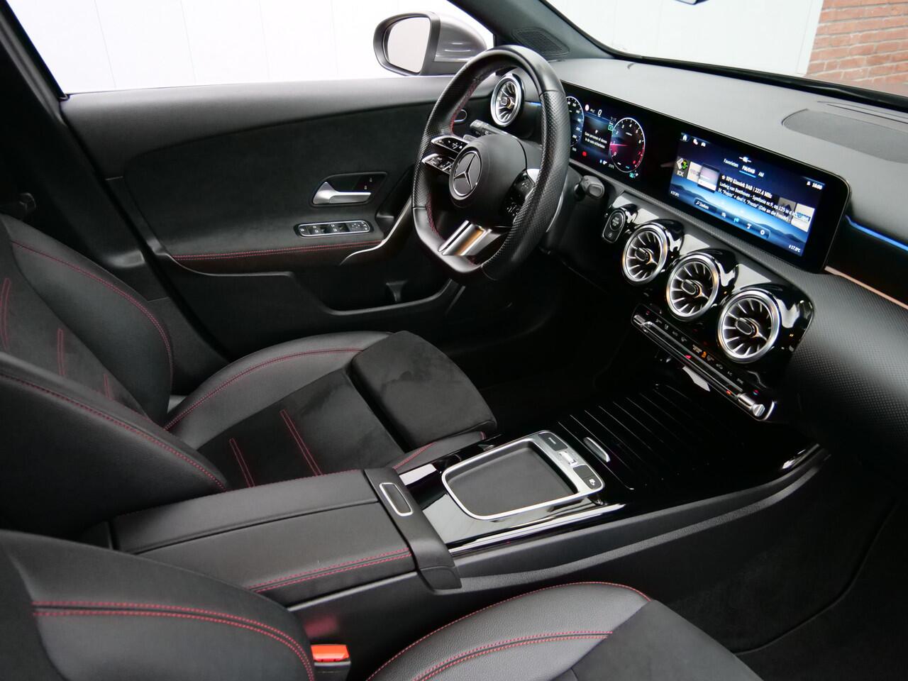 Mercedes-Benz A-KLASSE 200 AMG Line Mild Hybrid 163 Pk Automaat Navigatie / Camera / Trekhaak / Stoelverwarming