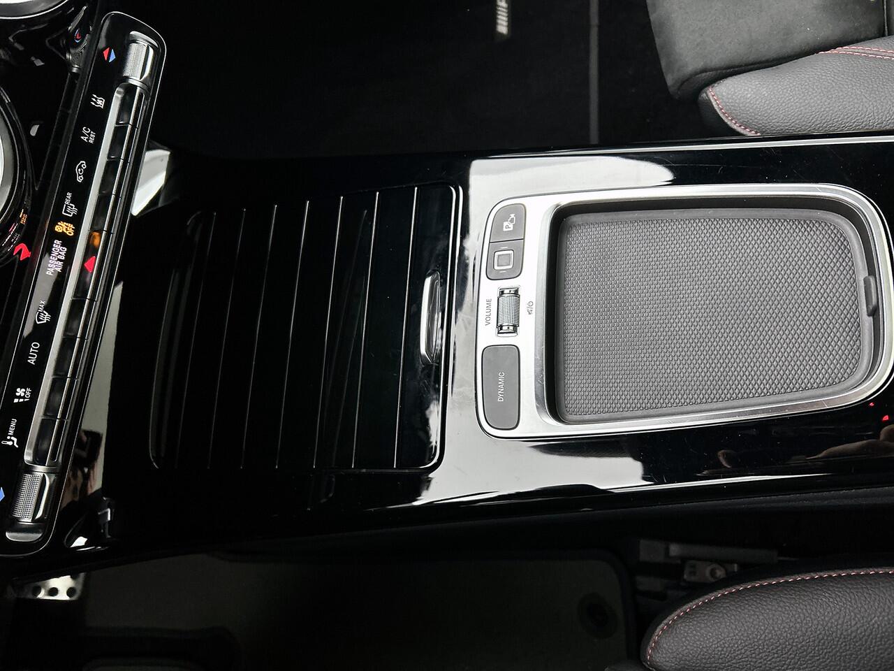 Mercedes-Benz A-KLASSE 250 e Business Solution AMG AMG Line | NIght Pakket | Panorama Schuif-Kanteldak | Sfeerverlichting | Head-up display | Apple CarPlay | Keyless-Go | Dodehoekassistent. Inclusief 24 maanden Mercedes-Benz Certified garantie voor Europa.