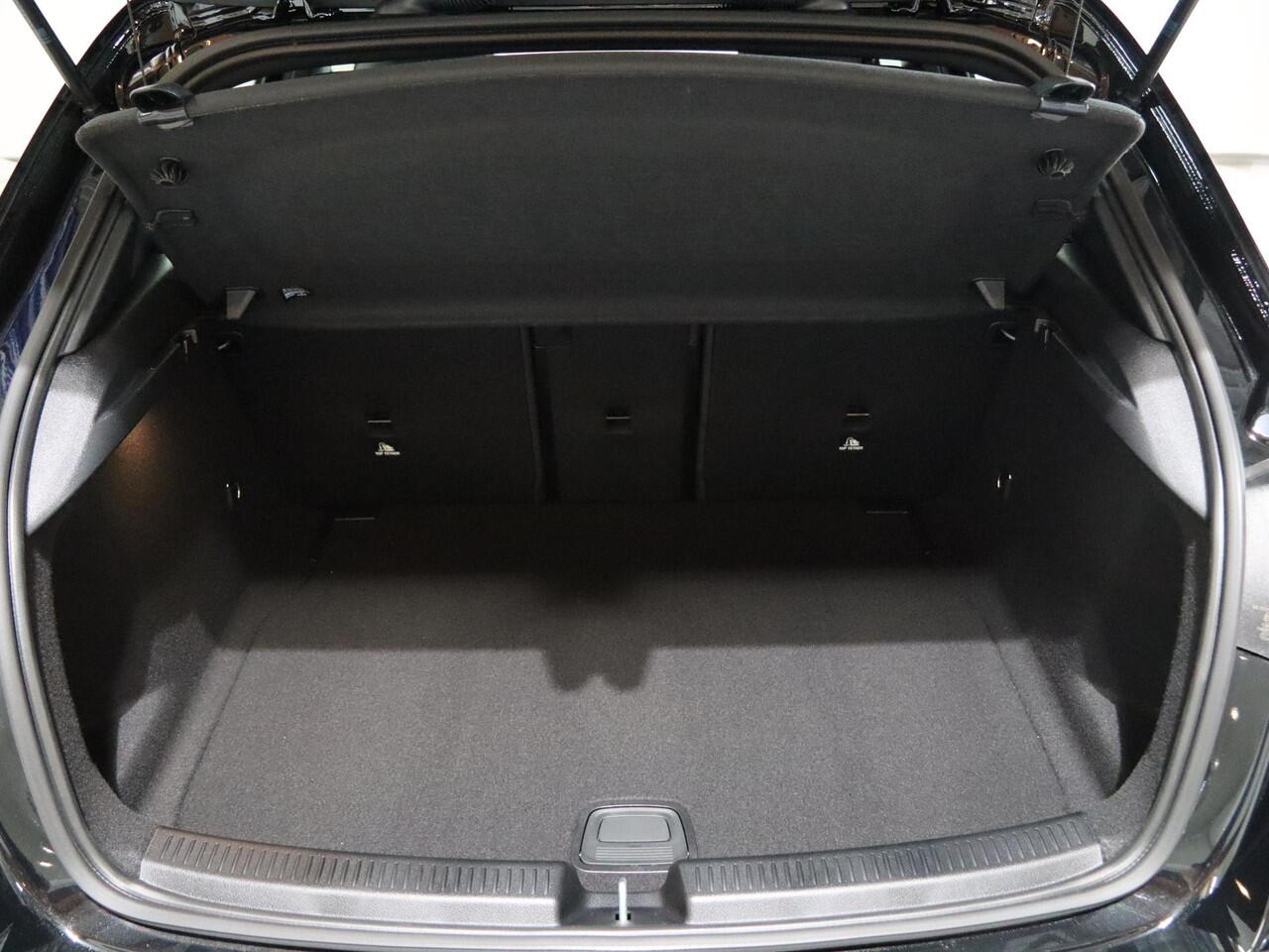 Mercedes-Benz A-KLASSE 180 Star Edition AMG Line | Achteruitrijcamera | LED-koplampen | Stoelverwarming voor