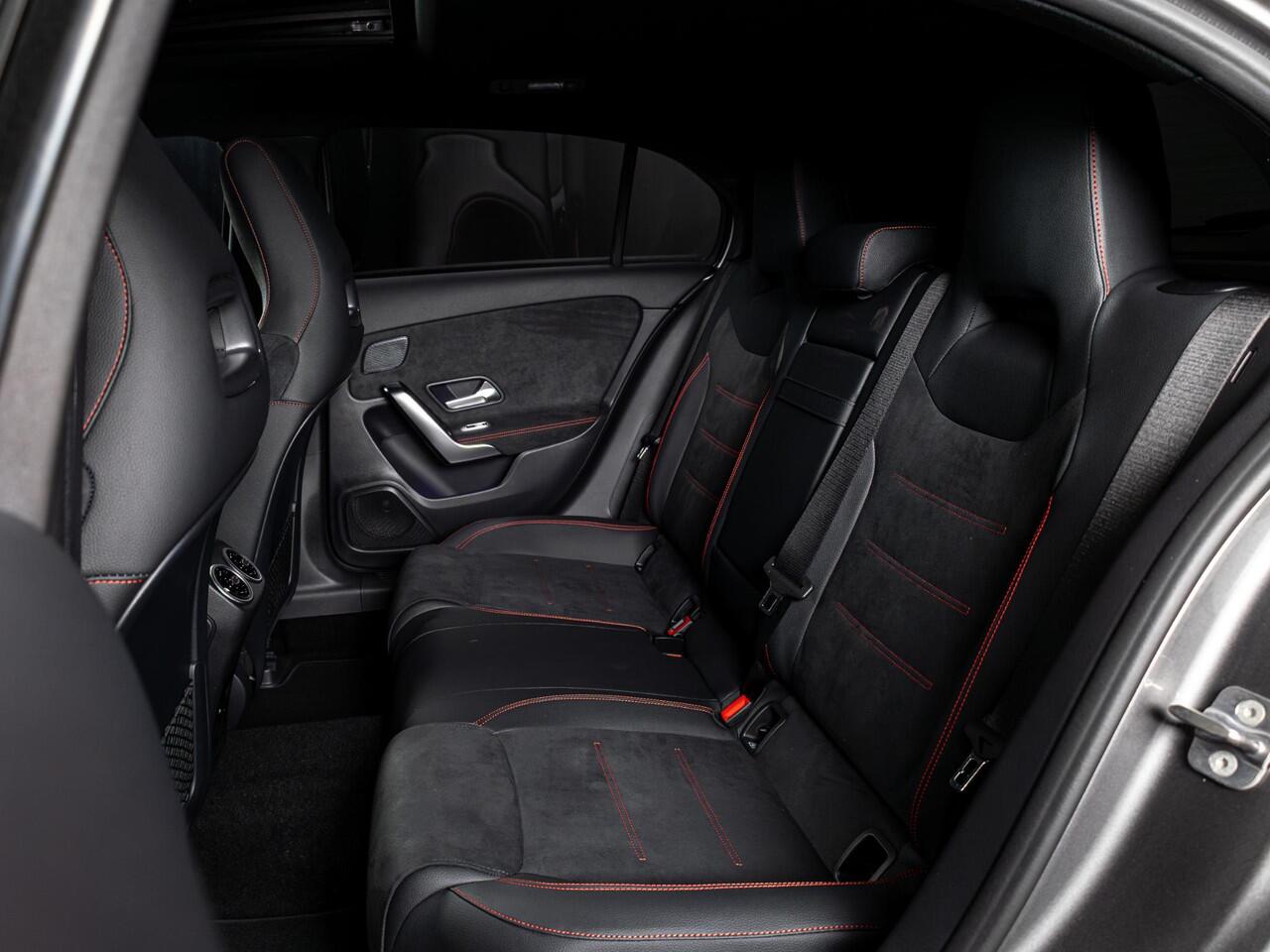 Mercedes-Benz A-KLASSE Hatchback 180 Business Solution AMG Premium PLUS | Panorama dak