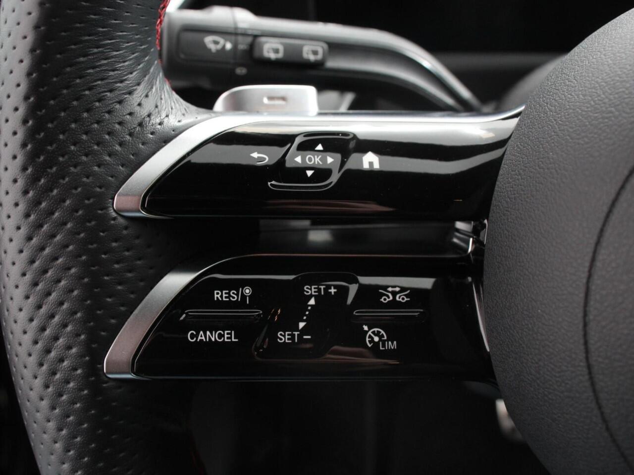 Mercedes-Benz A-KLASSE 200 Automaat AMG Line | Navigatie | Climate control | Camera | Parkeer sensoren | Half Lederen Bekleding | Led | Cruise Control adaptive | LM Velgen | Dab | Led