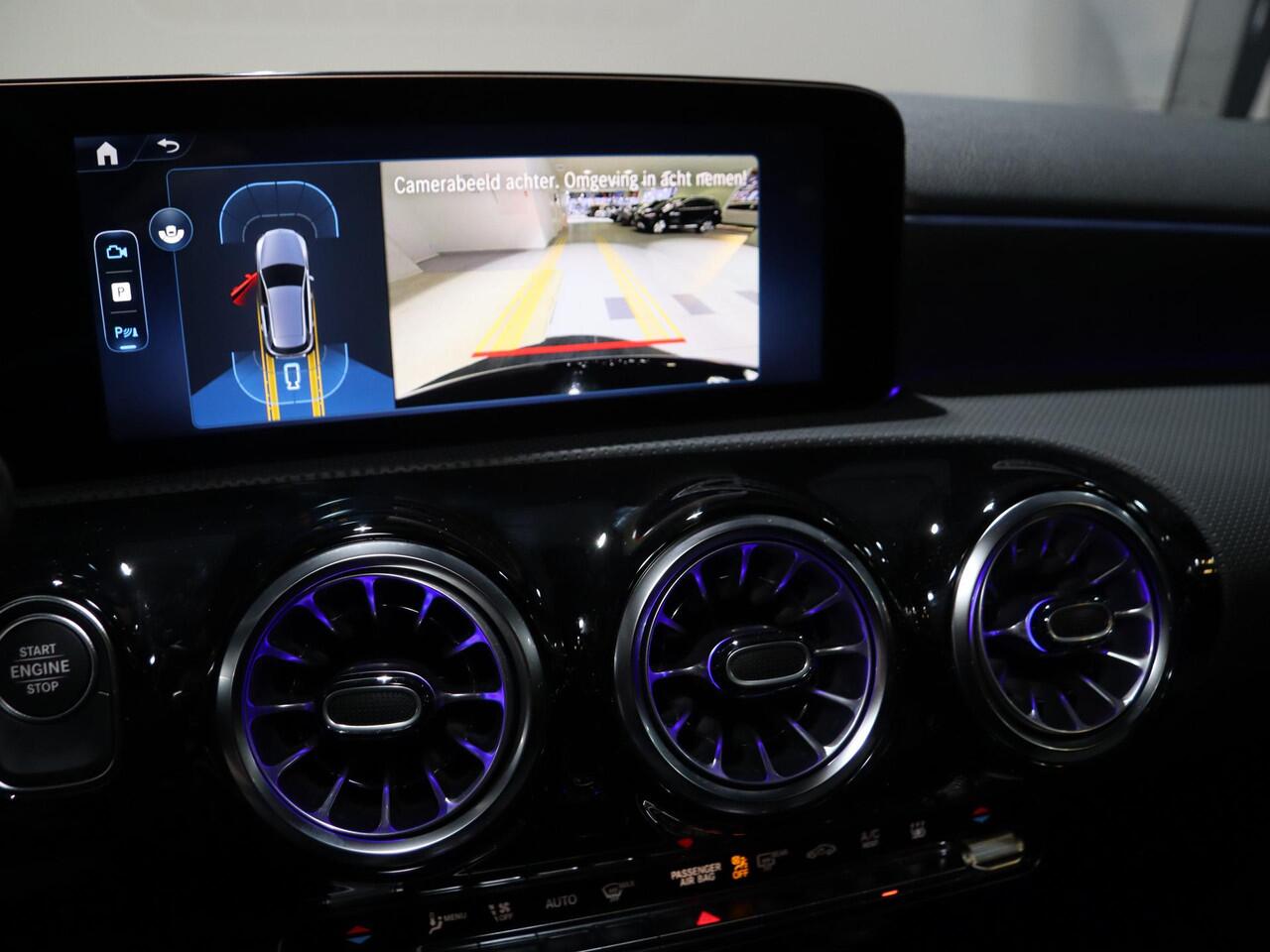 Mercedes-Benz A-KLASSE 250e Business Solution AMG | Panoramaschuifdak | Stoelverwarming | Achteruitrijcamera | MULTIBEAM LED | 19"inch AMG velgen |