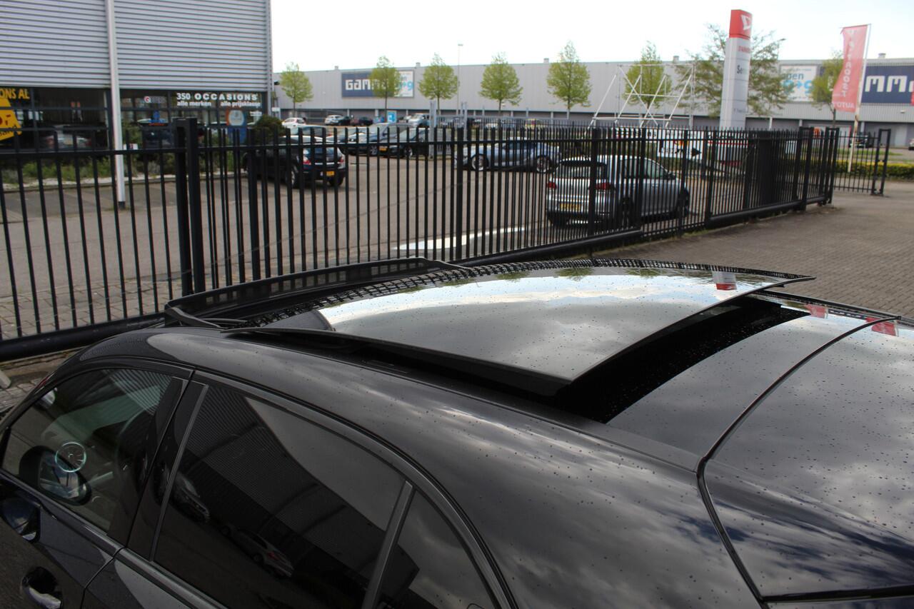 Mercedes-Benz A-KLASSE 250 Edition!! Amg pakket Automaat/Panoramadak/Digitale dash/Navigatie/Cruise control/Keyless entry+start/Matrix led koplampen/Sfeerverlichting/Stoelverwarming/Achteruitrijcamera/Parkeersensoren/Elektrisch verstelbare bestuurderstoel