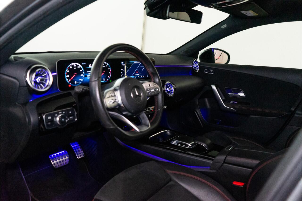 Mercedes-Benz A-KLASSE 180 Business Solution AMG 136PK | Pano | Sfeer | Stoplichtweergave | Carplay | Garantie