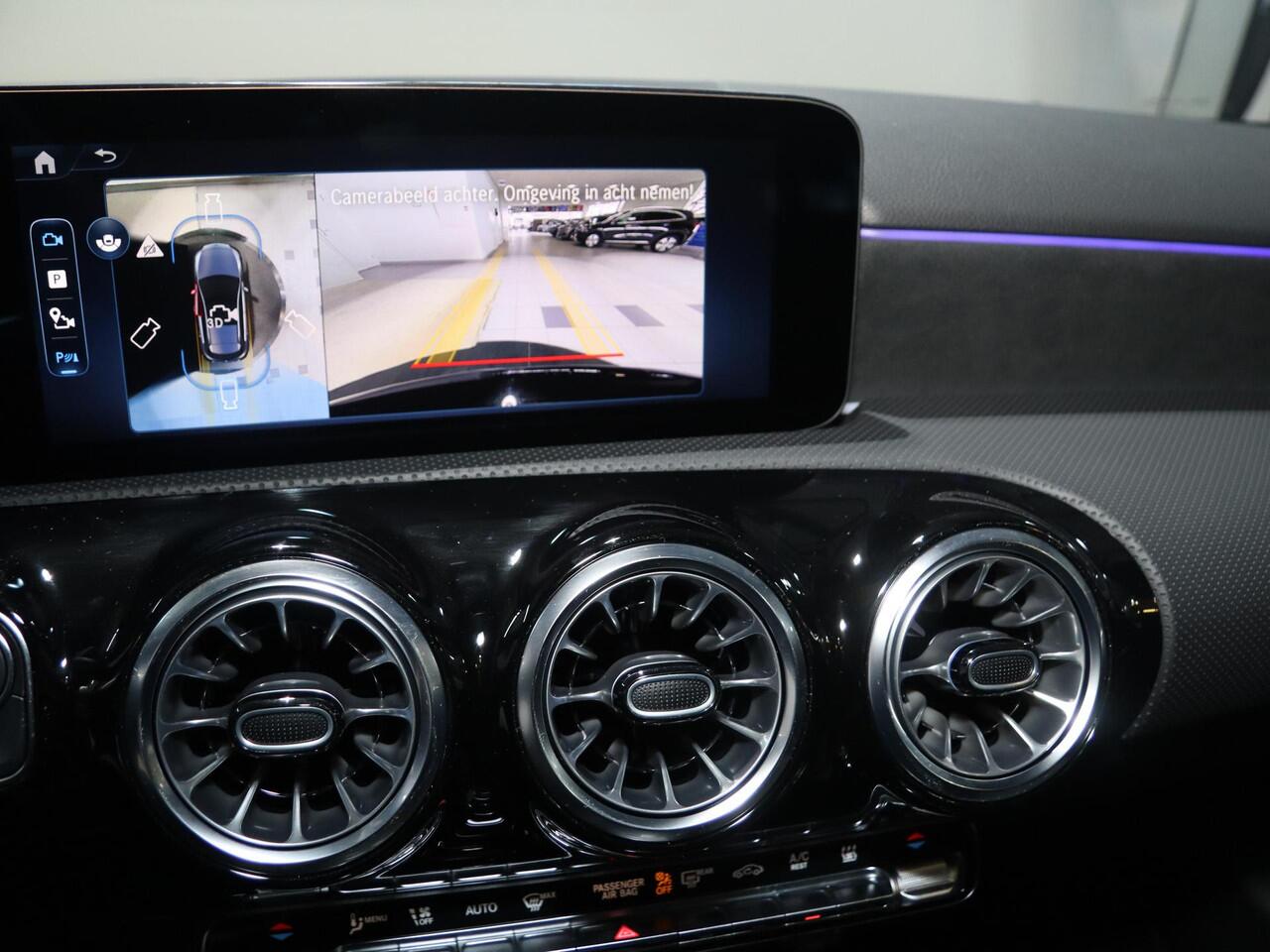 Mercedes-Benz A-KLASSE 250e Business Solution AMG | Panoramaschuifdak | Premium Plus | Head-up display | Dodehoekassistent |