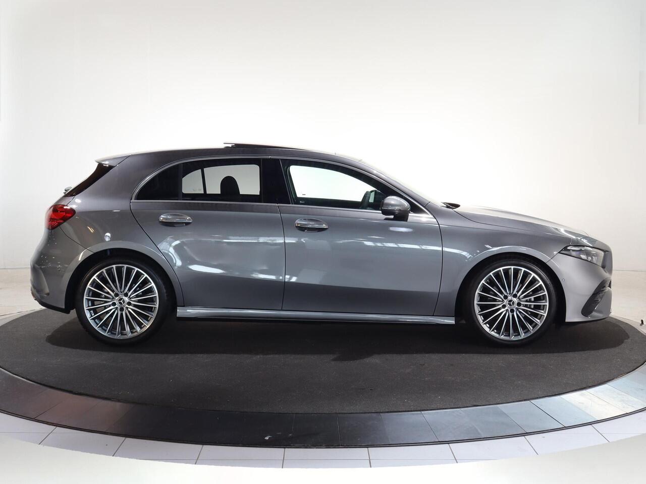 Mercedes-Benz A-KLASSE 180 Star Edition AMG Line | AMG Line Plus | Panoramaschuifdak | Head-up display | Multibeam LED | Elektrisch voorstoelen met geheugen