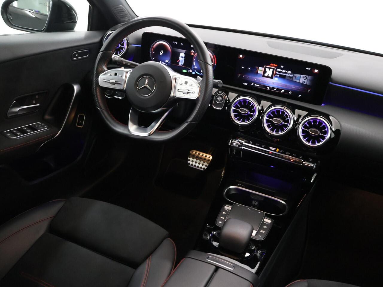 Mercedes-Benz A-KLASSE 250 e AMG Line | Night pakket | Apple carplay | Sfeerverlichting | Widescreen |