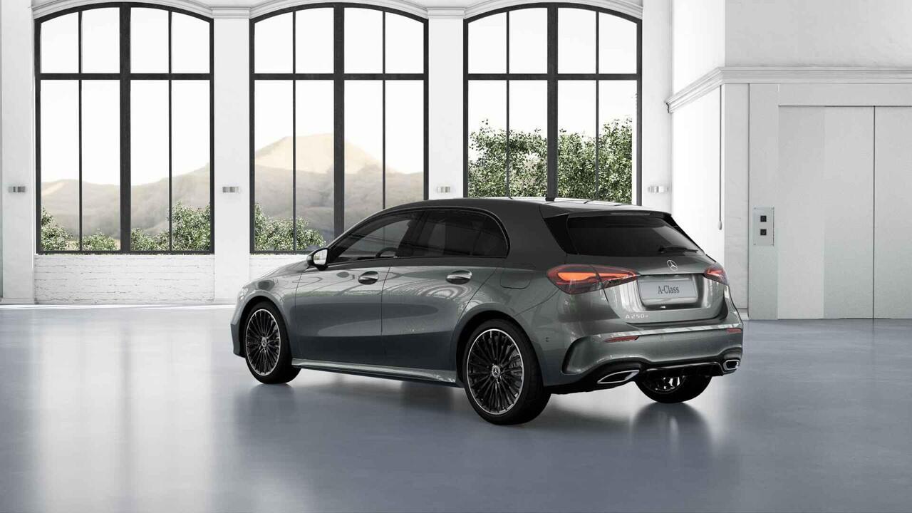 Mercedes-Benz A-KLASSE 250e Business Solution AMG | Panoramaschuifdak | Stoelverwarming | Achteruitrijcamera | MULTIBEAM LED | Nightpakket |