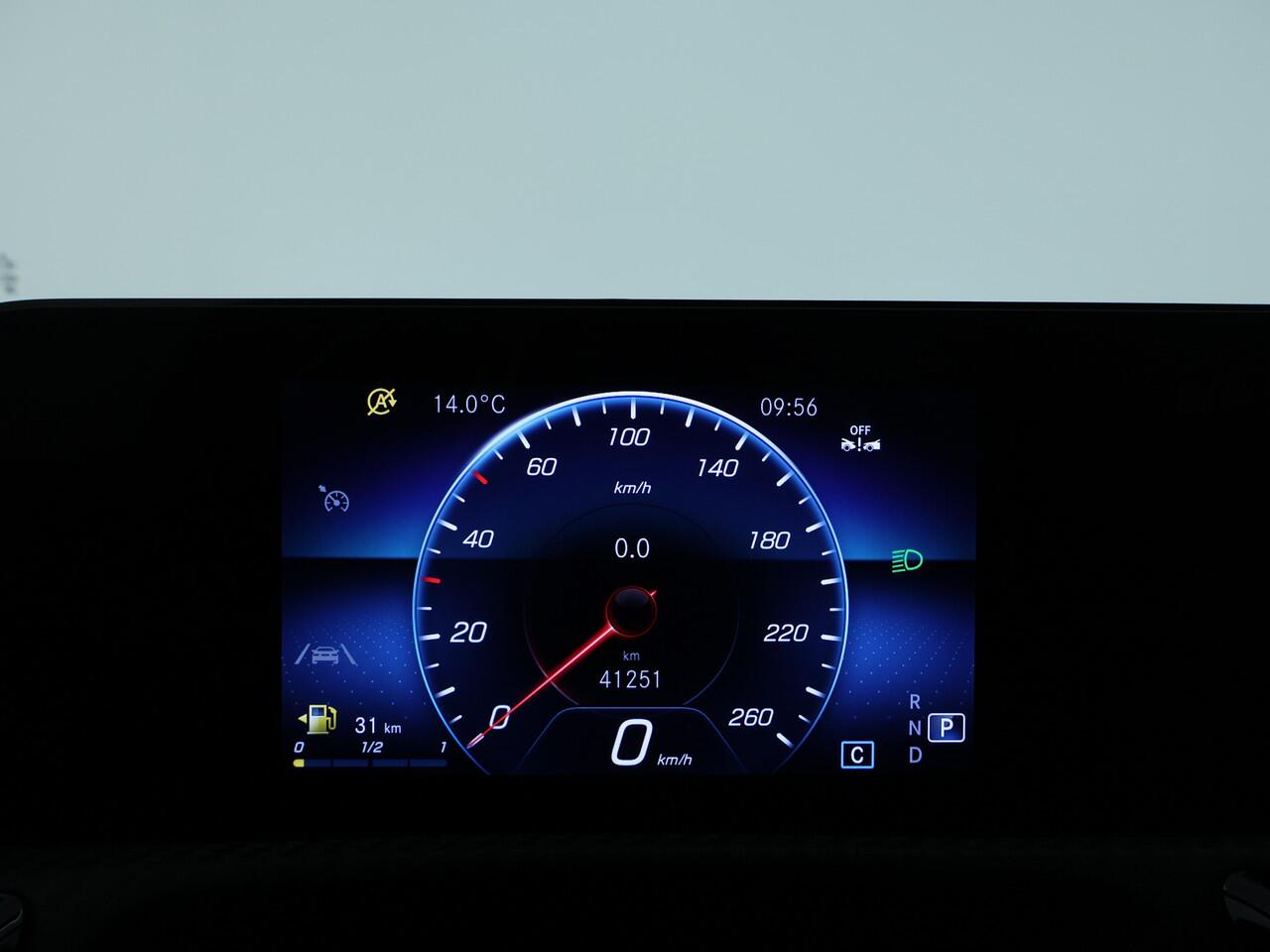 Mercedes-Benz A-KLASSE 200 Business Line | Panorama Schuif/Kanteldak | Parkeersensoren + camera achter | Comfortstoelen Lederlook i.c.m Stoelverwarming | DAB + Apple CarPlay | Inclusief 24 maanden MB Certified garantie voor Europa.