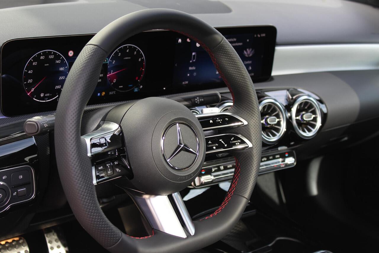 Mercedes-Benz A-KLASSE Limousine 180 Star Edition Panorama dak