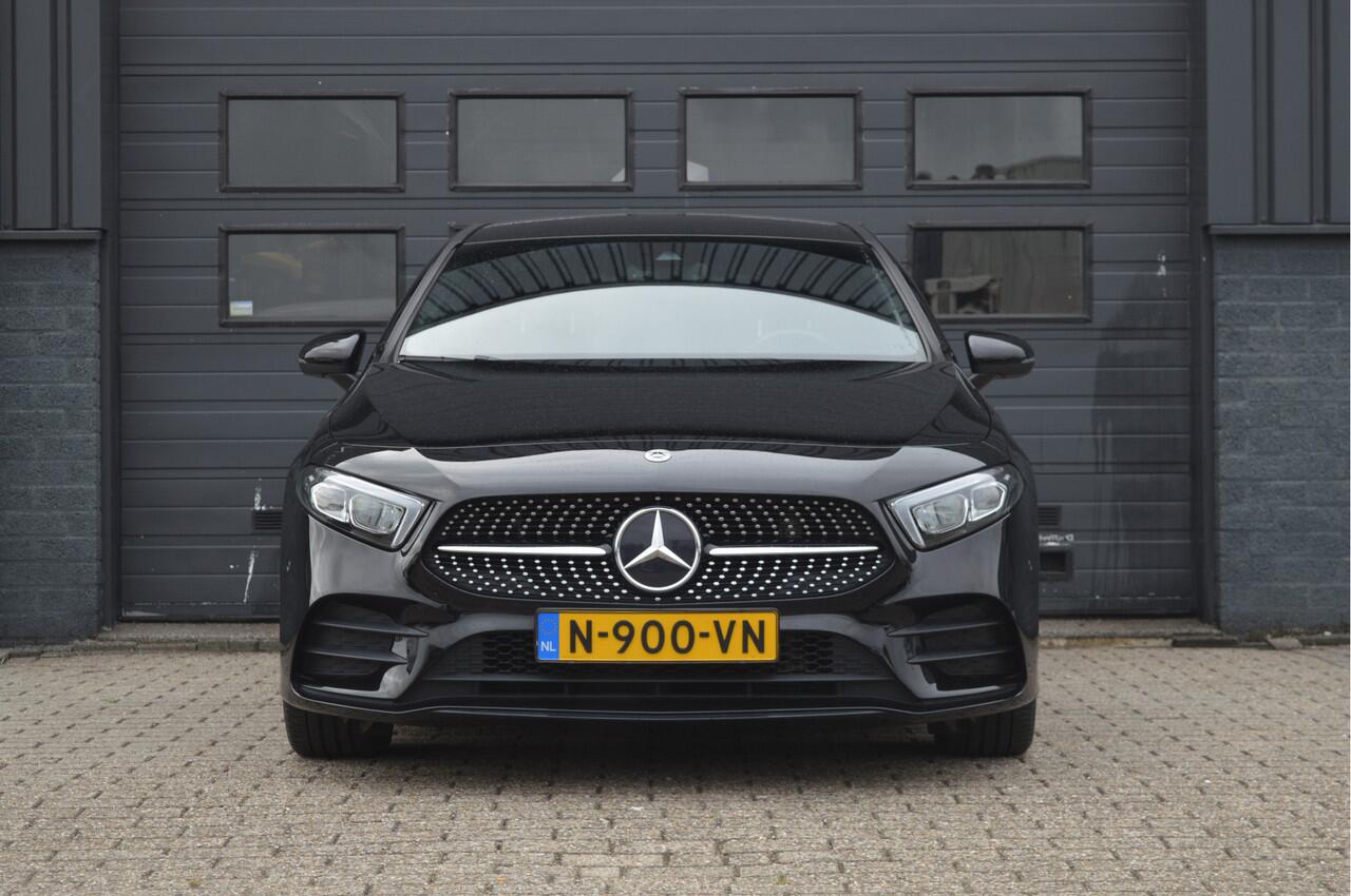 Mercedes-Benz A-KLASSE 180 Business Solution AMG | CAMERA | SFEERVERLICHTING |