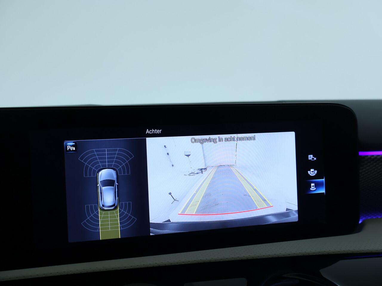 Mercedes-Benz A-KLASSE 250e Luxury-Line | Panorama schuif/kanteldak | Parkeersensoren + achteruitrijcamera | Multibeam Led | Sfeerverlichting | Dodehoekass | Apple CarPlay | Inclusief 24 maanden MB Certified garantie voor Europa.