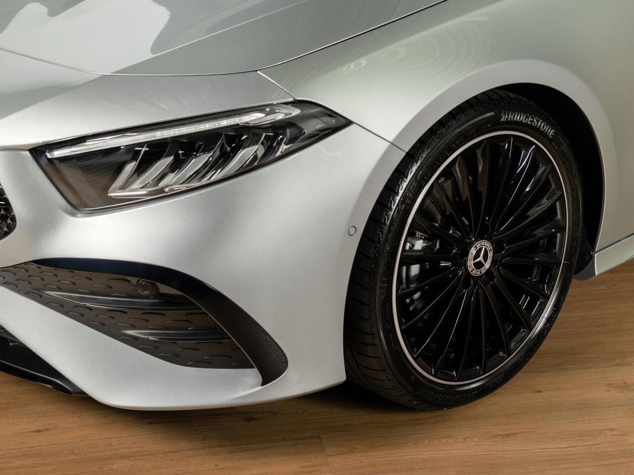 Mercedes-Benz A-KLASSE Hatchback 180 Star Edition Panorama dak