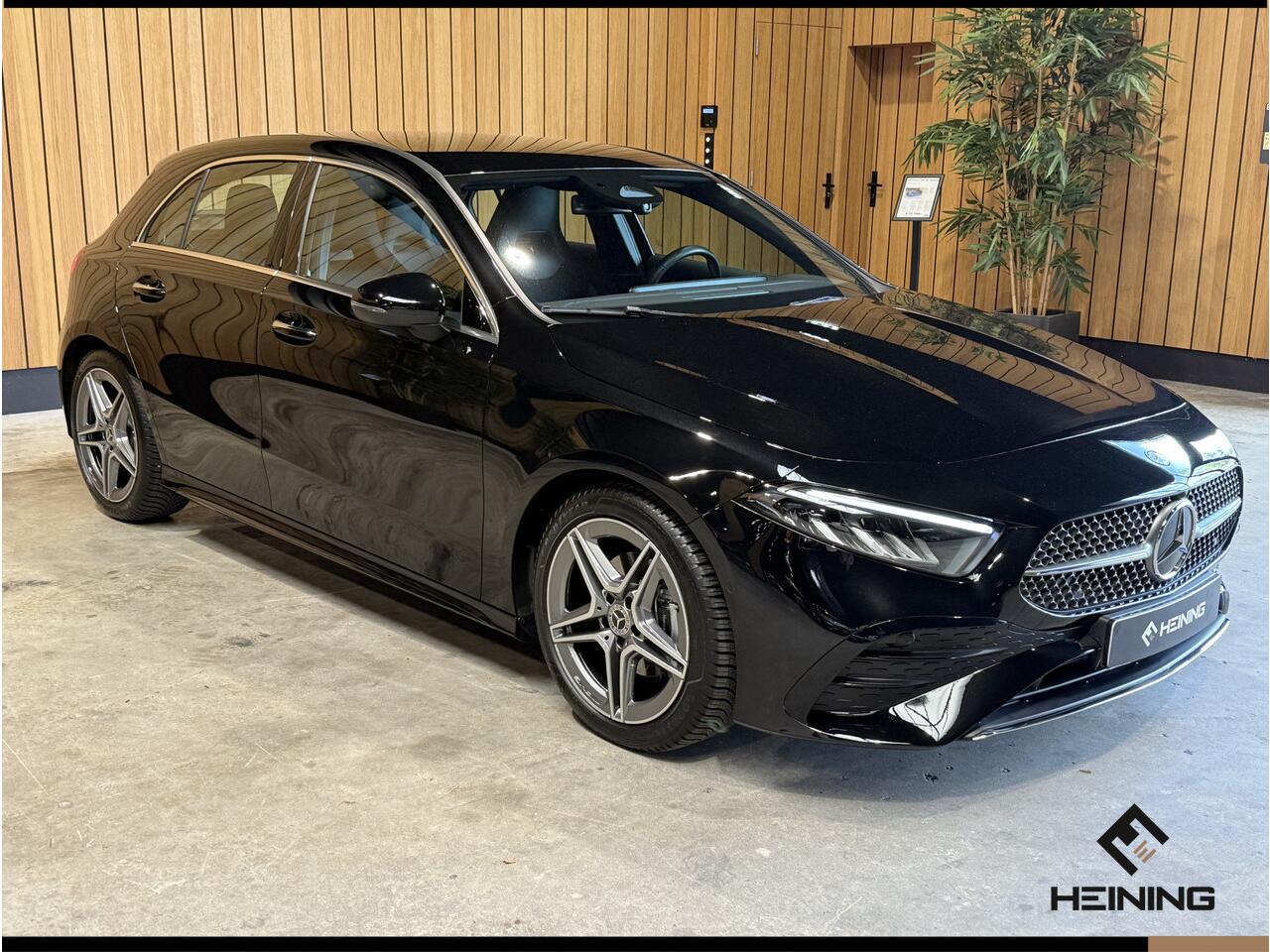 Mercedes-Benz A-KLASSE 180 Star Edition AMG Line. Stoelverwarming. Apple-carplay. Camera Hollandse auto met NAP