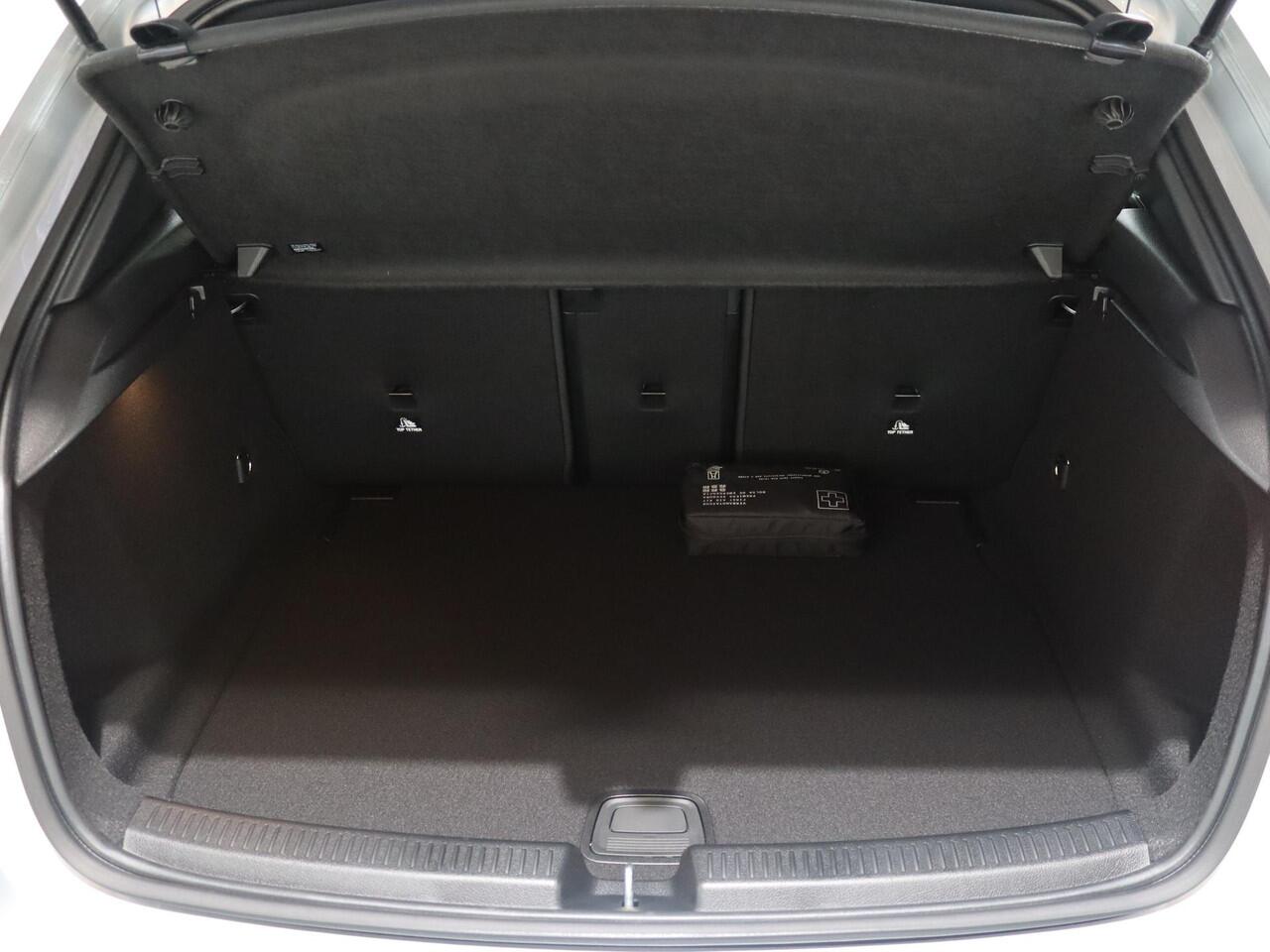 Mercedes-Benz A-KLASSE 180 Business Solution AMG | Panoramaschuifdak | Nightpakket | AMG Line Plus | Head-up display | 360° camera