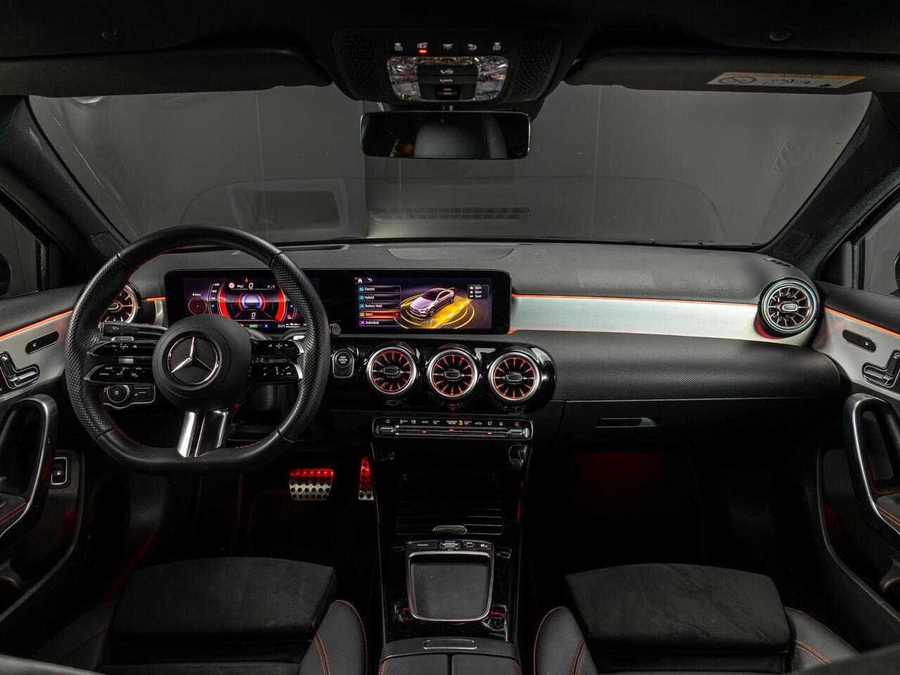 Mercedes-Benz A-KLASSE Hatchback 250 e Business Solution AMG Premium PLUS | Panorama dak