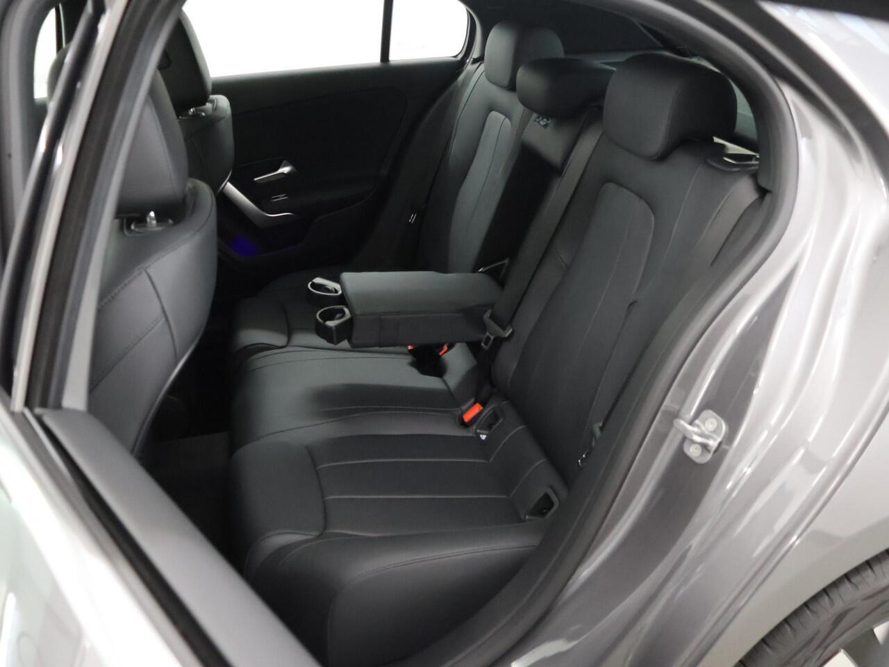 Mercedes-Benz A-KLASSE 250e Star Edition Luxury Line | Panoramaschuifdak | Trekhaak | Achteruitrijcamera