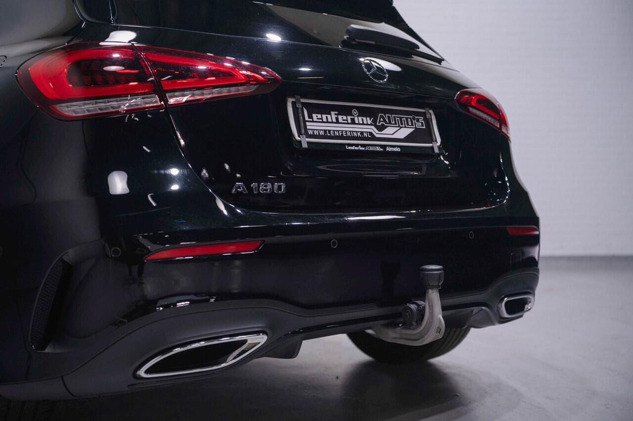 Mercedes-Benz A-KLASSE 180 Business Solution AMG Navi Camera PDC v+a Sfeerverlichting Led koplampen NAP Wegklapbare trekhaak NAP